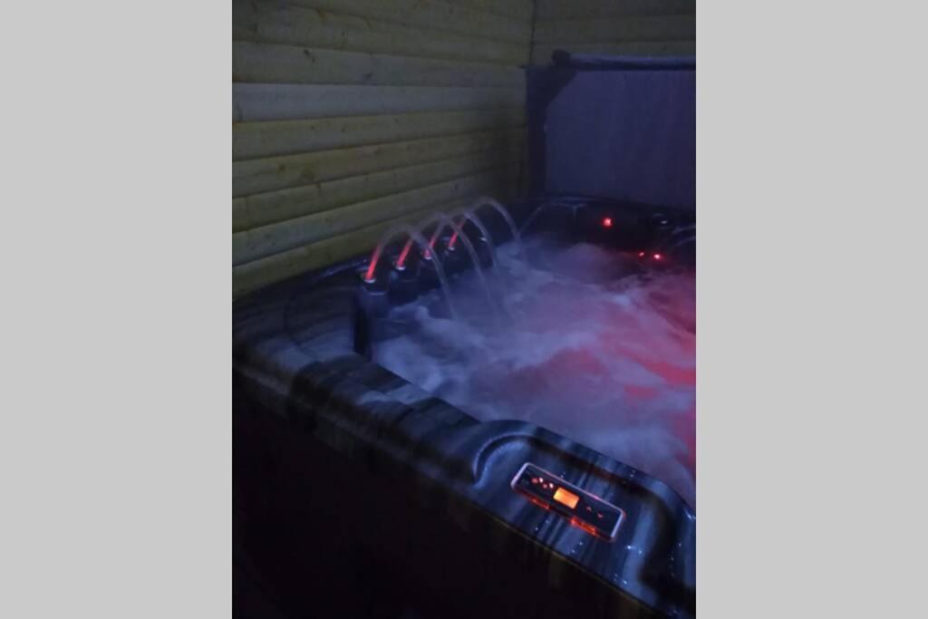 The Cottage - Hot Tub - Nr Glasgow - Self Check-In Coatbridge Exteriér fotografie